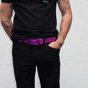 Neon violet SKIMP Originale belt worn with black jeans