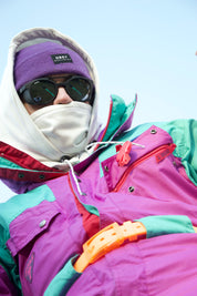 Neon orange SKIMP Originale belt worn on the ski slopes