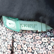 Mint SKIMP Originale belt worn with floral trousers