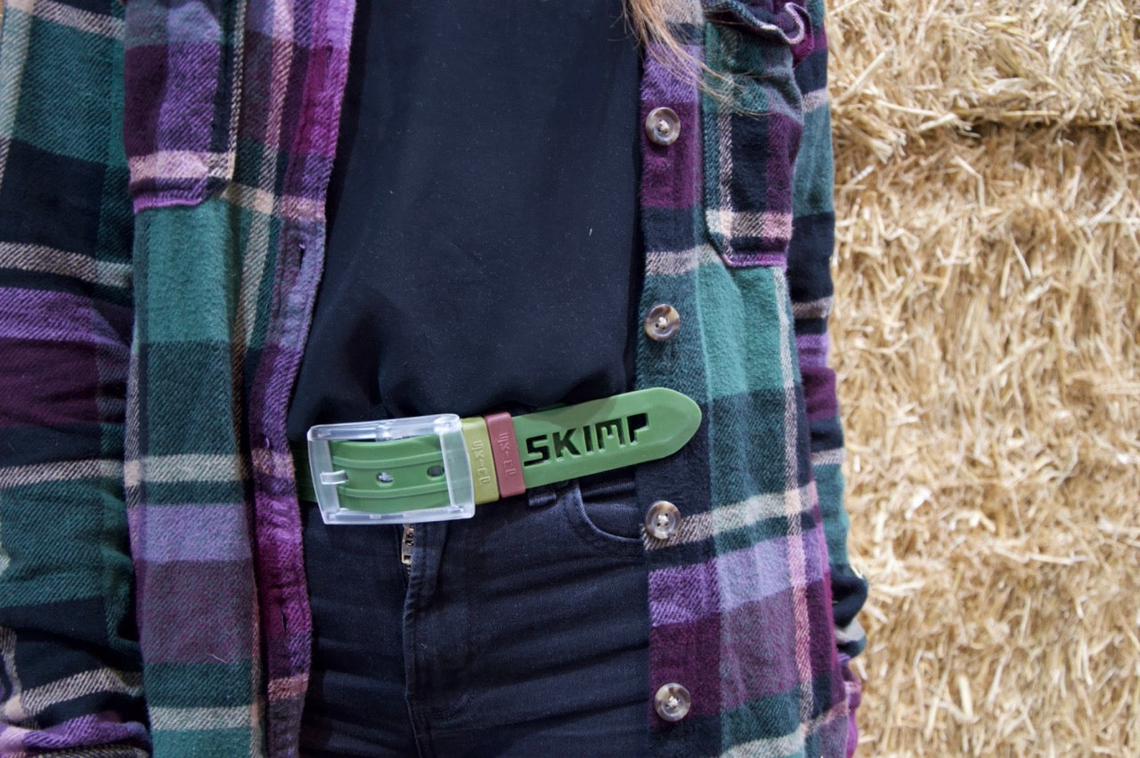 Khaki green SKIMP Originale belt worn with a check shirt