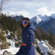 Red SKIMP Originale belt worn with ski wear in the mountains