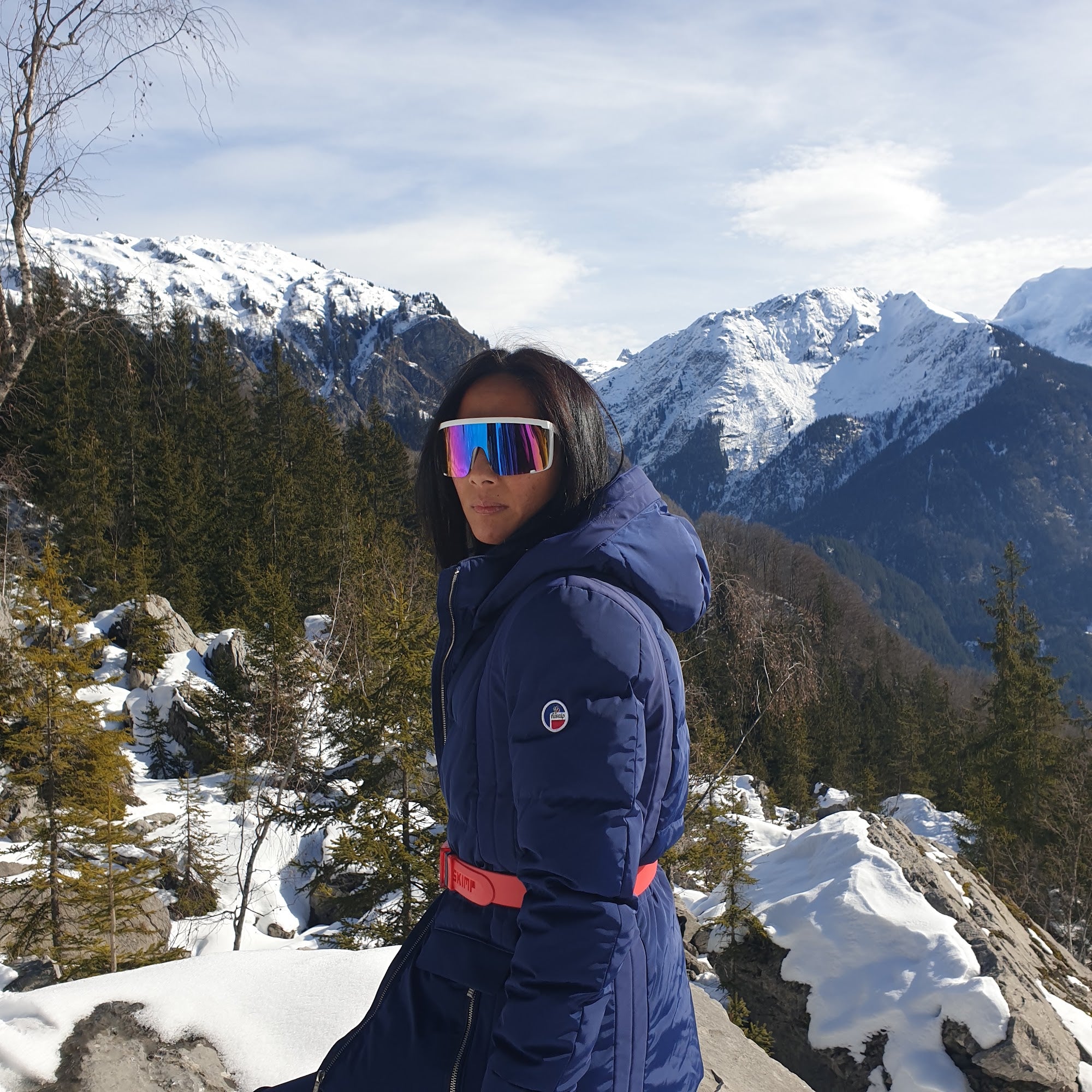 Red SKIMP Originale belt worn with ski wear in the mountains