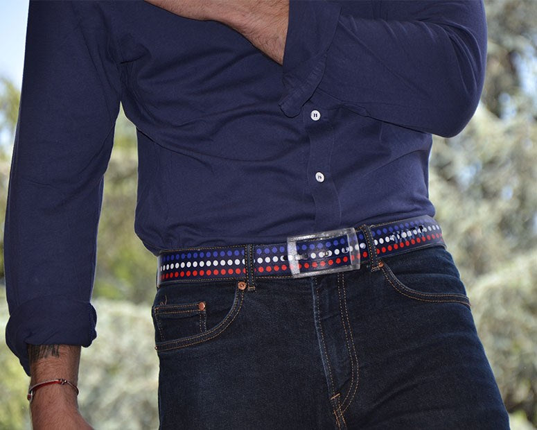 SKIMP Tricolour Dots Belt worn with dark jeans and navy shirt – metal-free waterproof polka dot belt